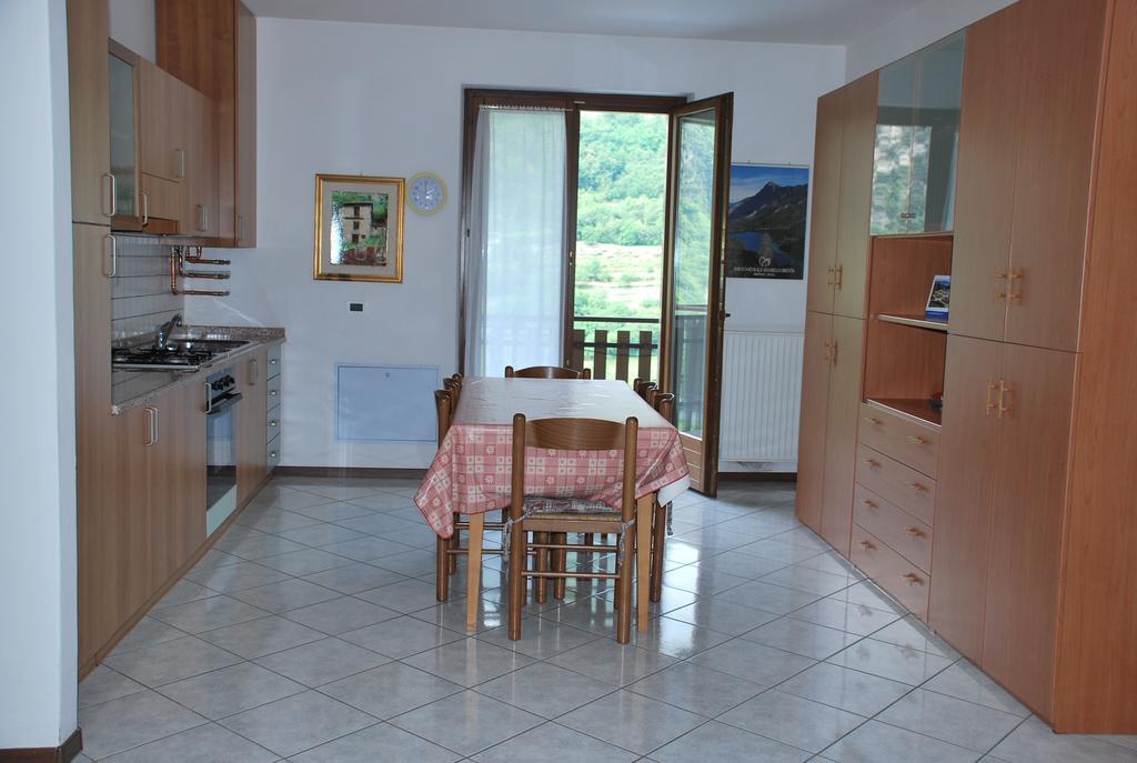 Appartamenti Stanga Ivo Tenno Ruang foto